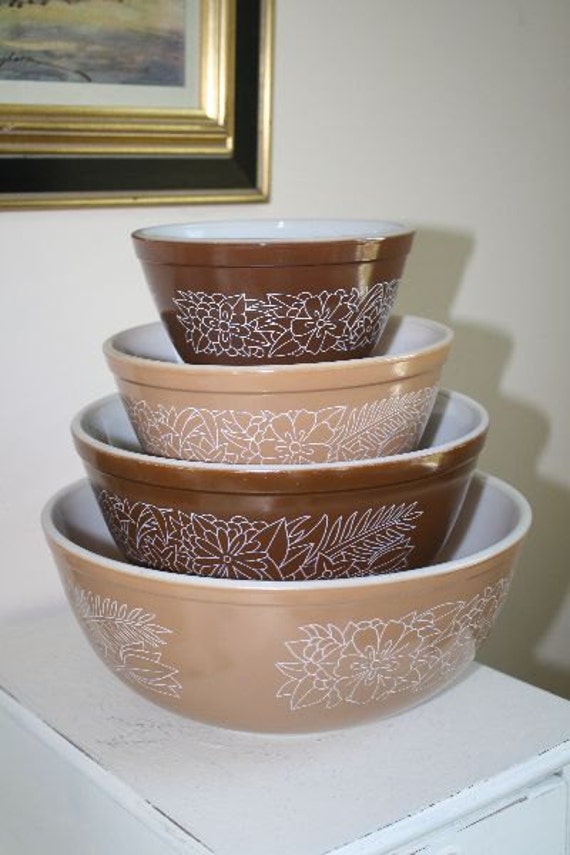 Vintage Woodland Pattern Pyrex Mixing Nesting Brown Bowls Set