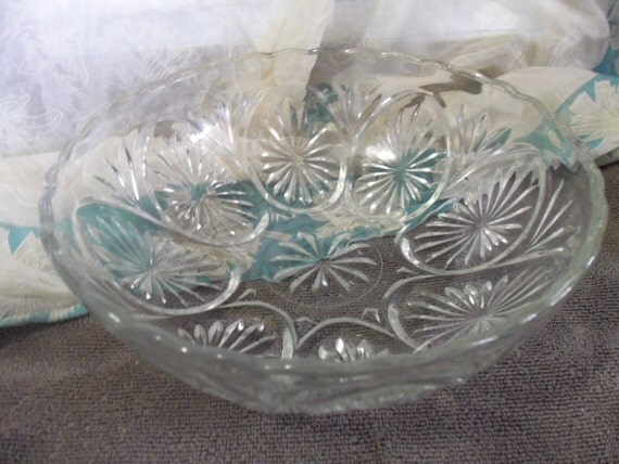 Vintage Lead Crystal Bowl Lovely Starburst Pattern by SusOriginals