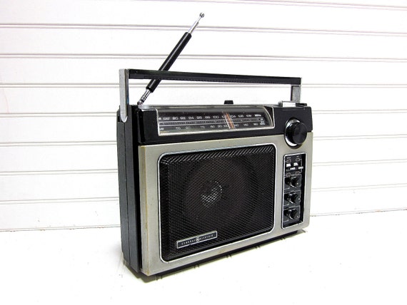 Vintage Radio GE Model 7 2880B Long Range AM FM Super Radio