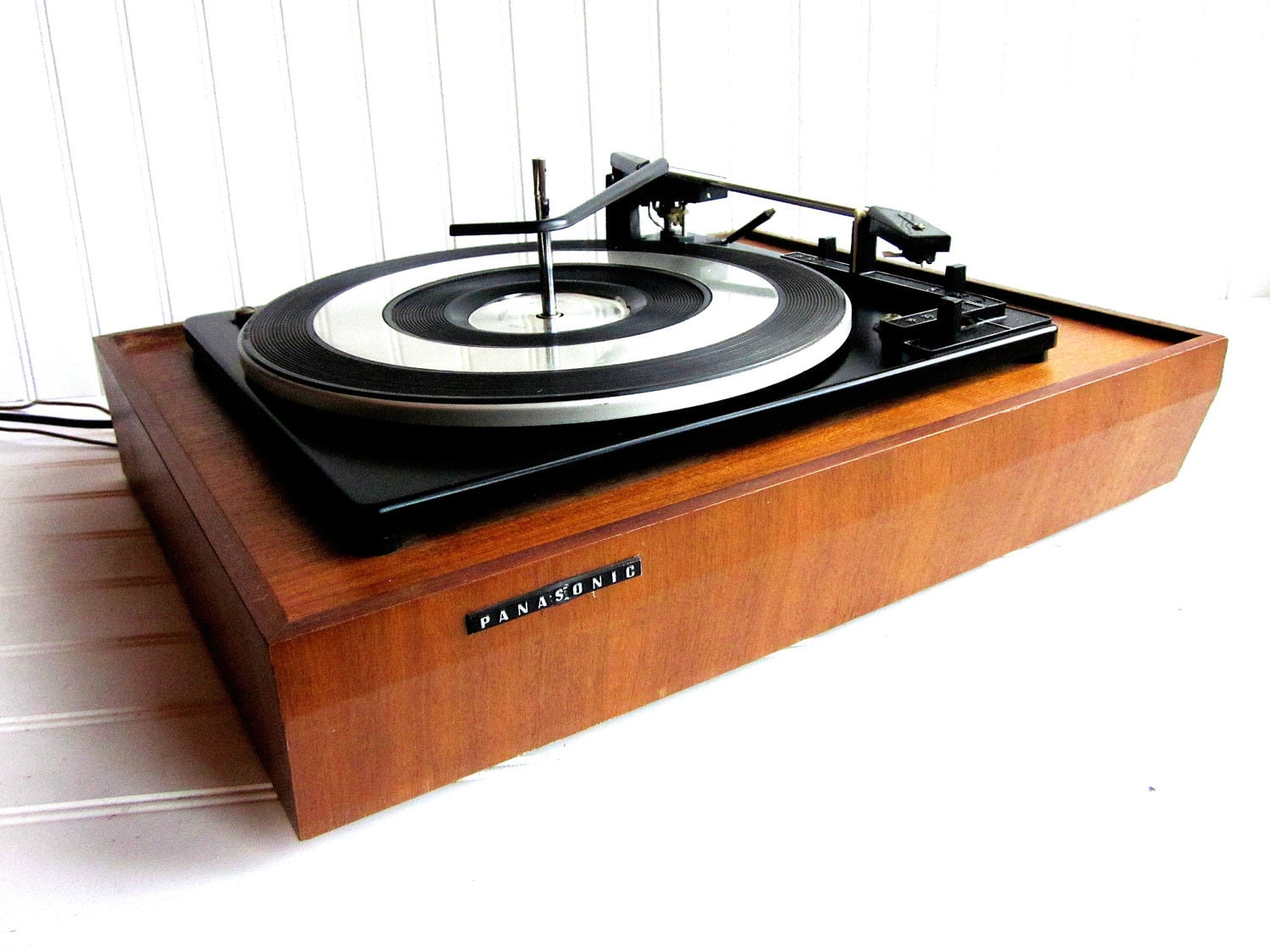 Vintage Turntable Panasonic Model RD 7703 Automatic Wood Base