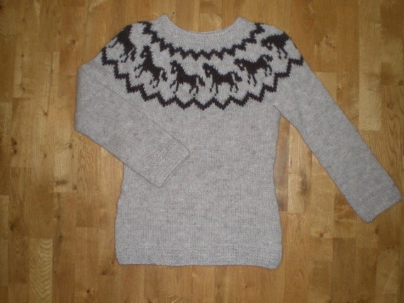 Icelandic womens wool handmade sweater/pullover with horses