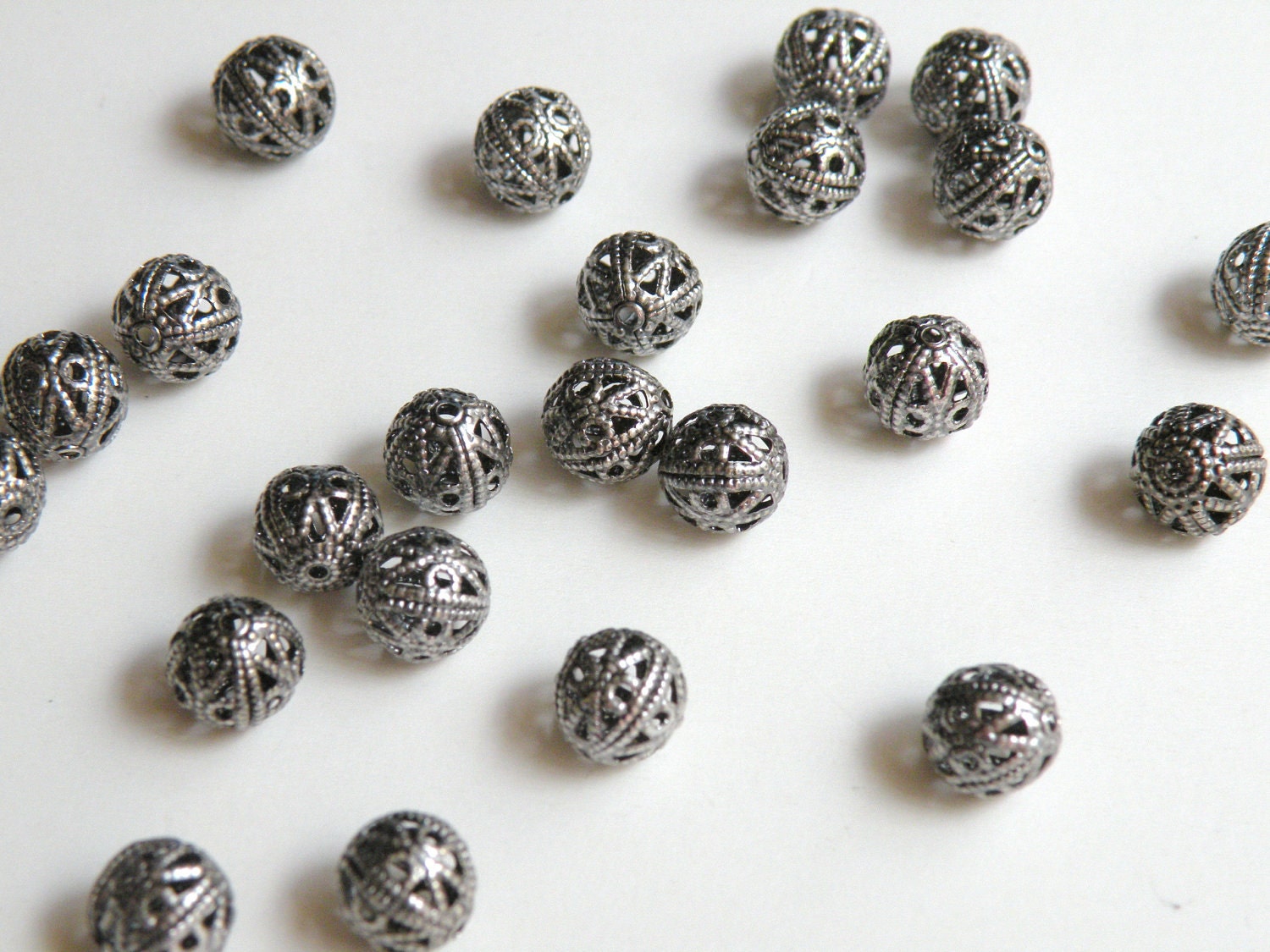 10 Filigree round spacer beads antique silver plated brass 8mm