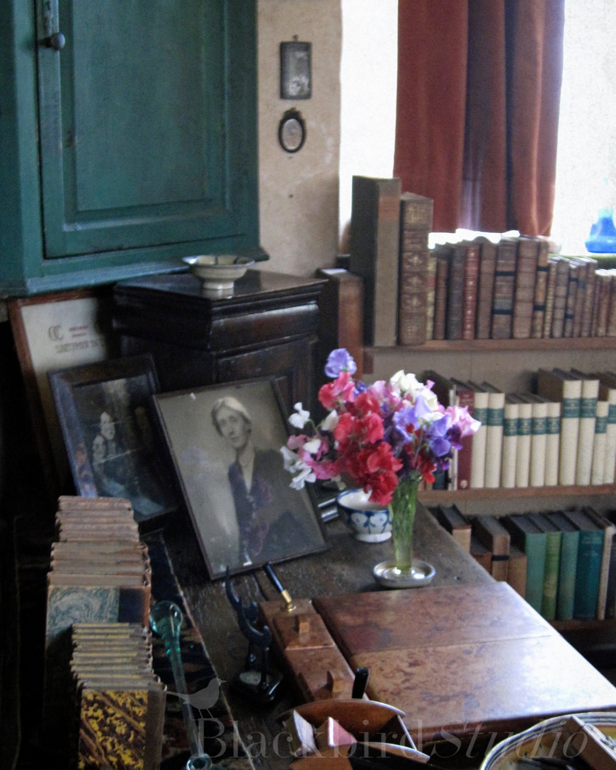 Vita Sackville-West's Desk / Virginia Woolf Sissinghurst