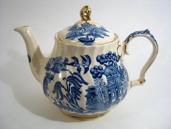 Sadler+China+Made+in+England Blue Willow Sadler China Teapot Made in England by PherdsFinds