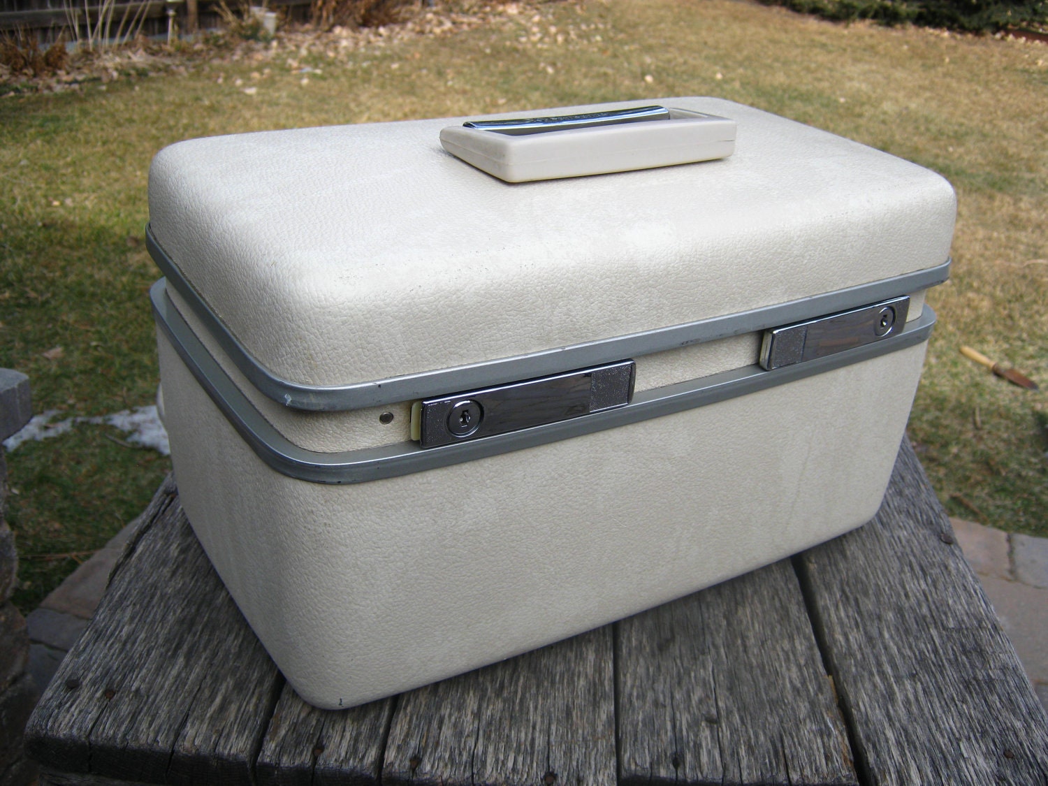 Samsonite White Train Travel Case Royal Traveller by PherdsFinds