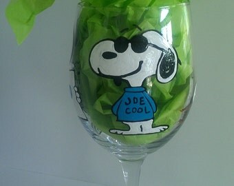 decorative snoopy red baron peanuts gang charlie brown linus lucy woodstock hand painted wine glass cups mothers day