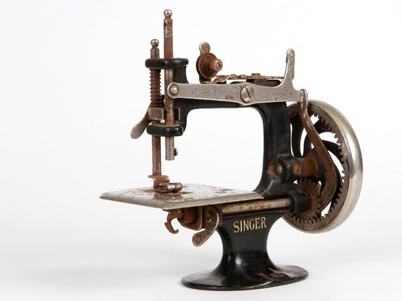 Singer Miniature Sewing Machine Vintage 1920s