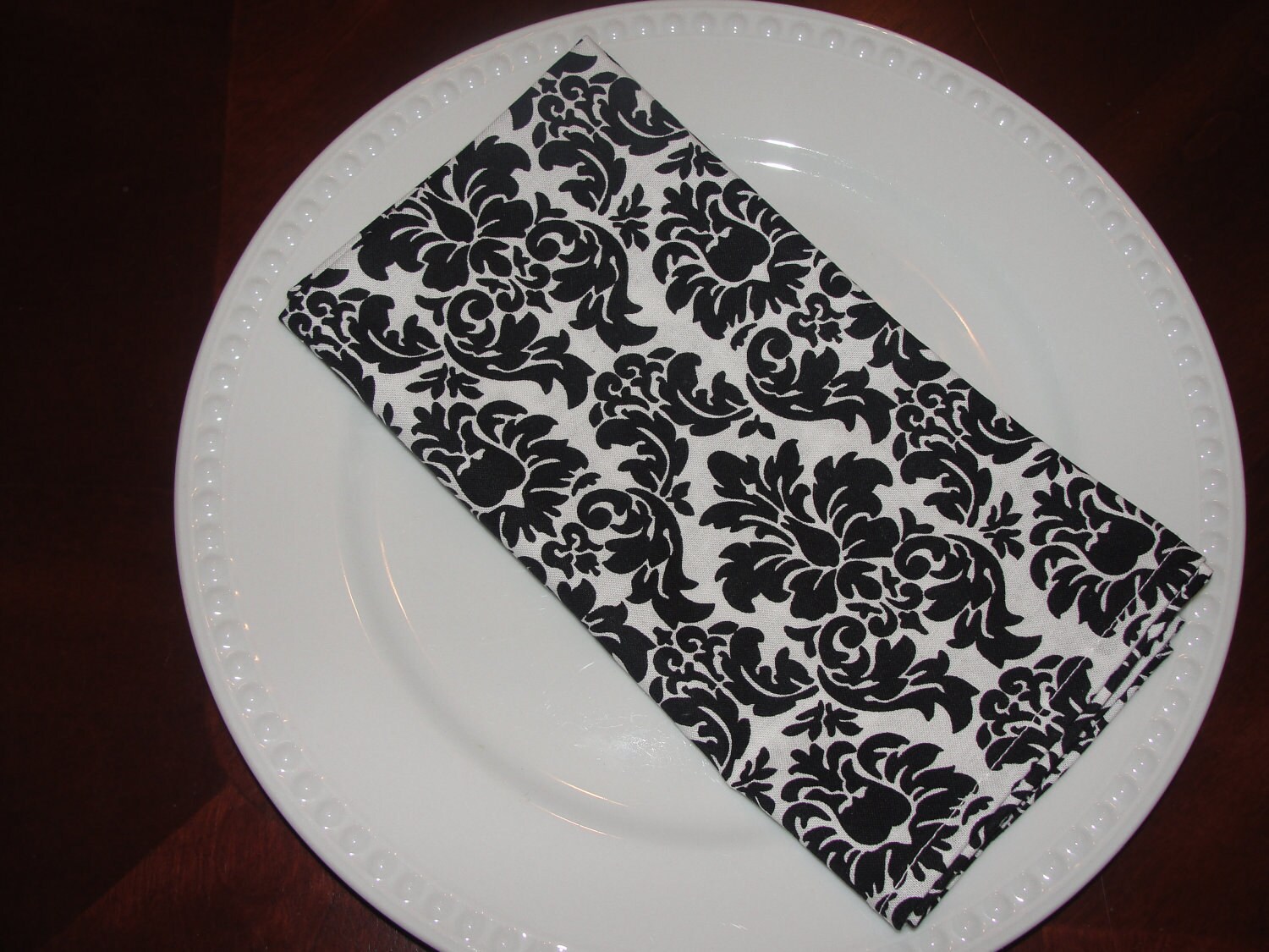 Cloth Dinner Napkins 4 Black and White Damask