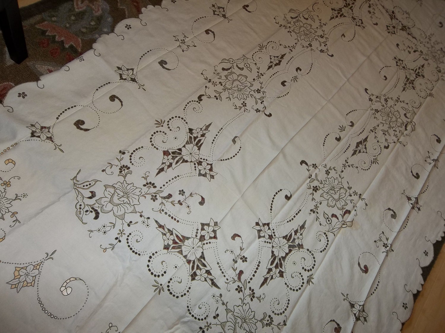 Vintage Madeira inen Banquet Tablecloth & 12 Matching