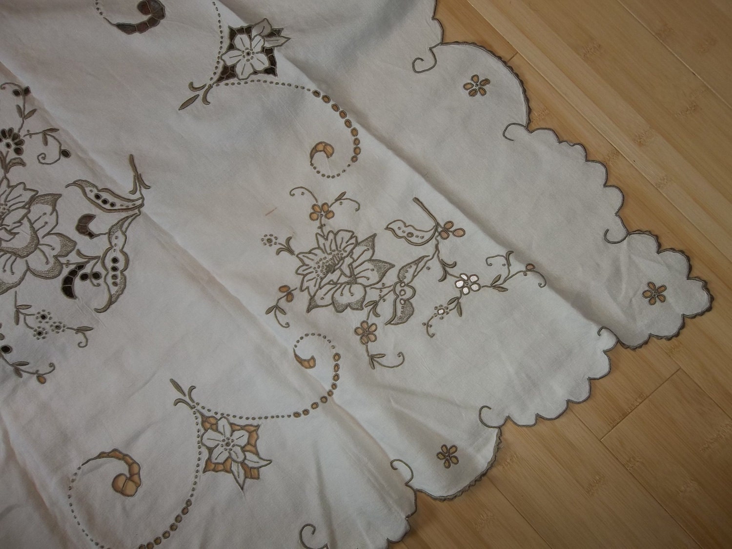 Vintage Madeira inen Banquet Tablecloth & 12 Matching