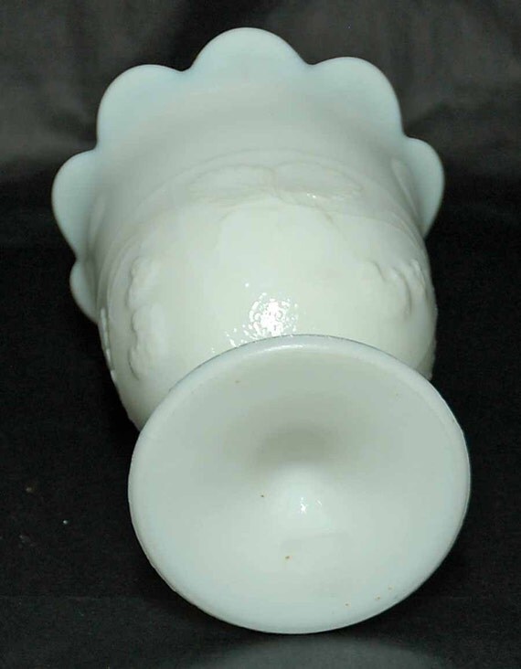 Rare Antique 1870s STRAWBERRY SPOONER Old Flint Milk White
