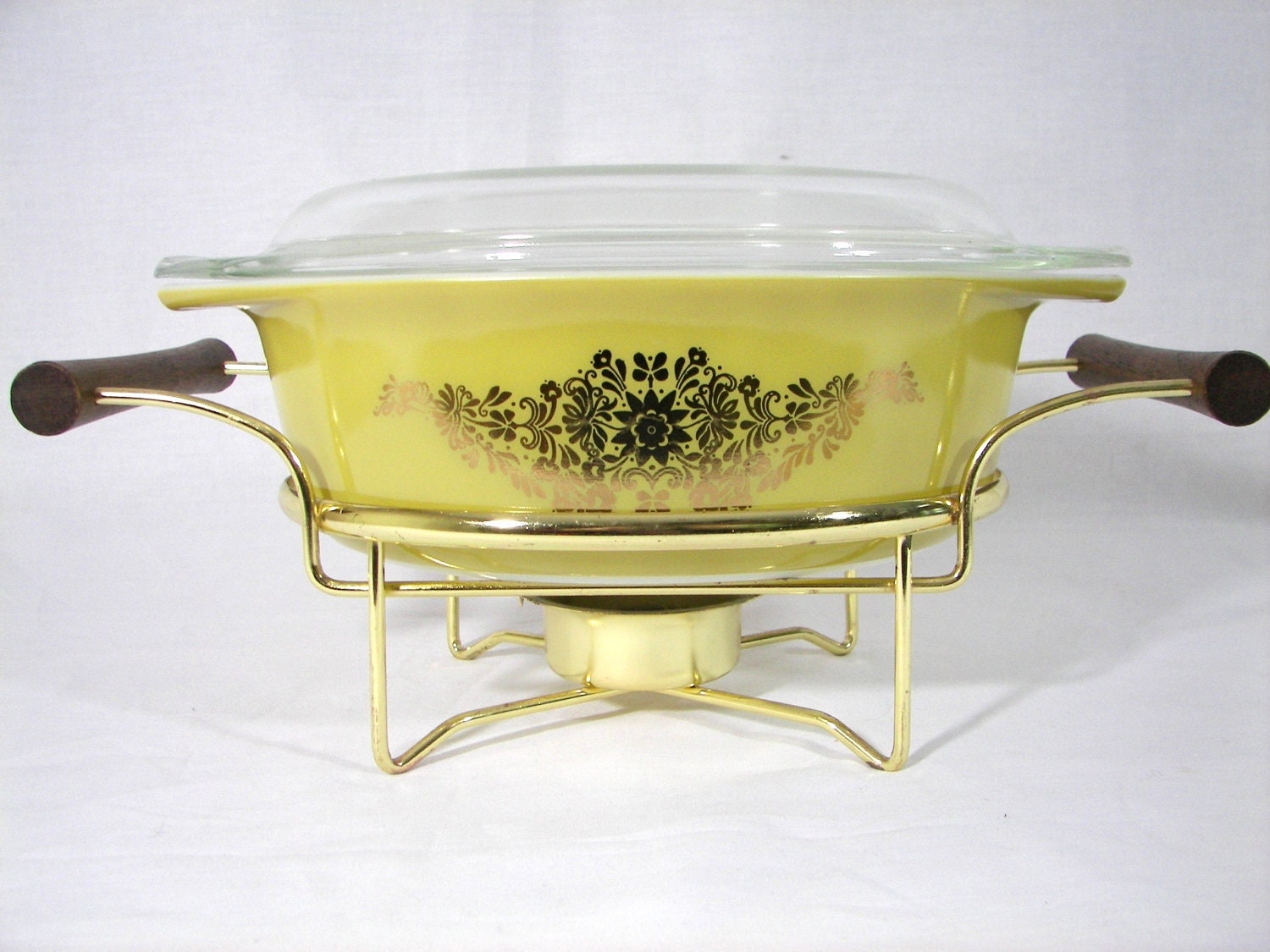 Vintage Pyrex Oval Baking Dish with Lid and Warmer Vintage Pyrex Oval Baking Dish with Lid and Warmer