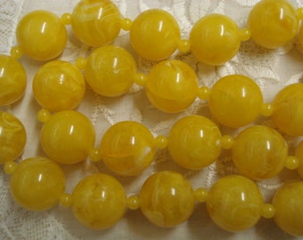 very nice vintage NECKLACE Sunny Yellow Color