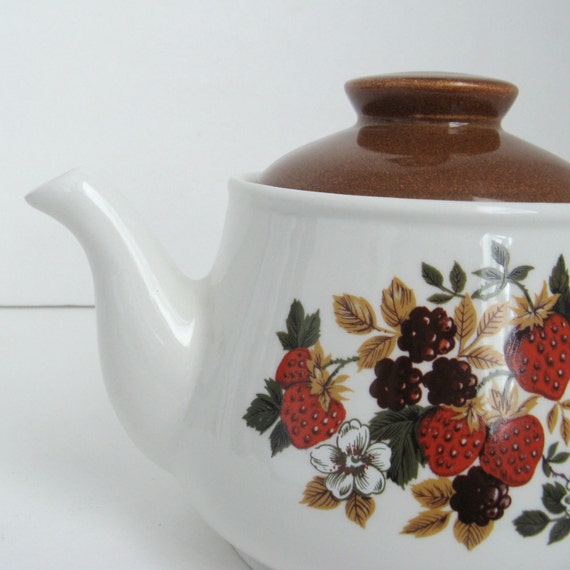 Vintage Ceramic Teapot Sadler Strawberry and Wildberry
