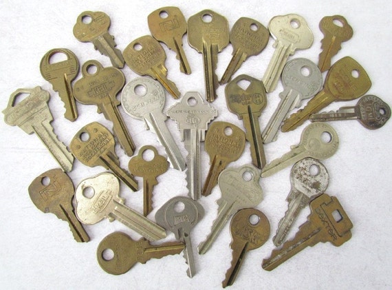 Old Keys Lot of 28 for Repurposing Projects by MySalvagedTreasures