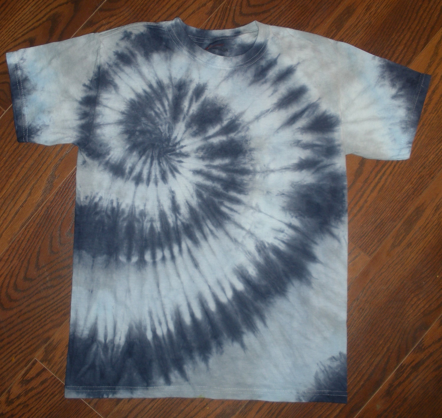 can you tie dye a grey shirt