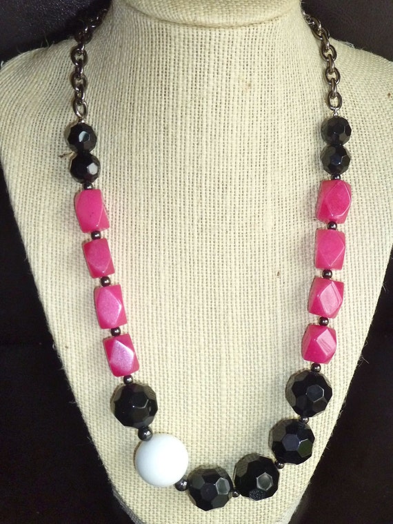 Fuschia black and white chunky beaded necklace by terrygoddard