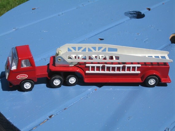 Vintage Tonka Toy Aerial Ladder Metal Fire Truck 1974 1975