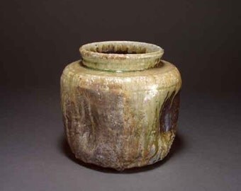 Shigaraki, anagama, ten-day anagama wood firing, with natural ash deposits pot. igatsubo-01