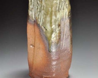 Shigaraki, anagama, ten-day anagama wood firing, with natural ash deposits flower vase. hana-24