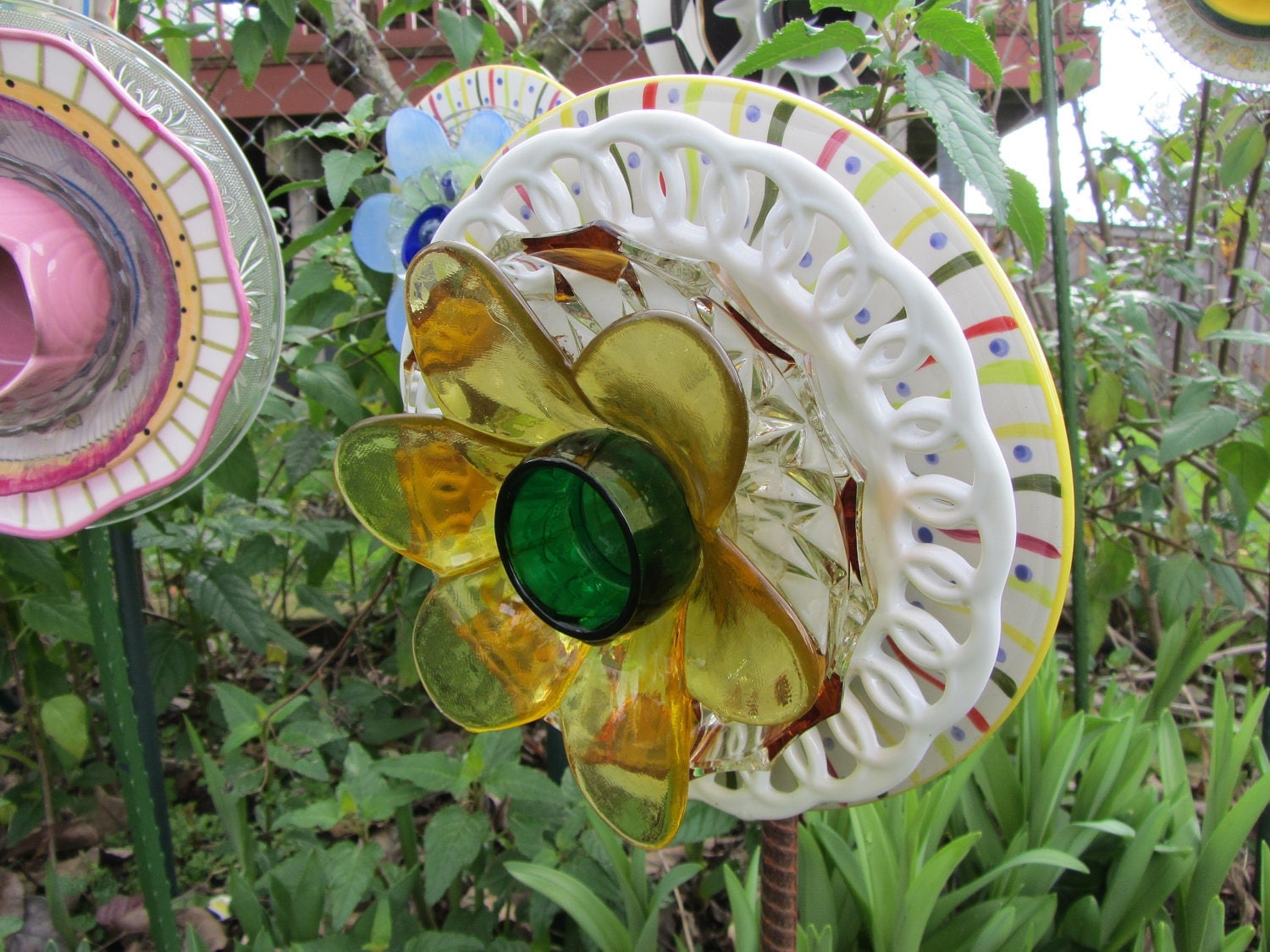 Dish Art Decor for the Garden
