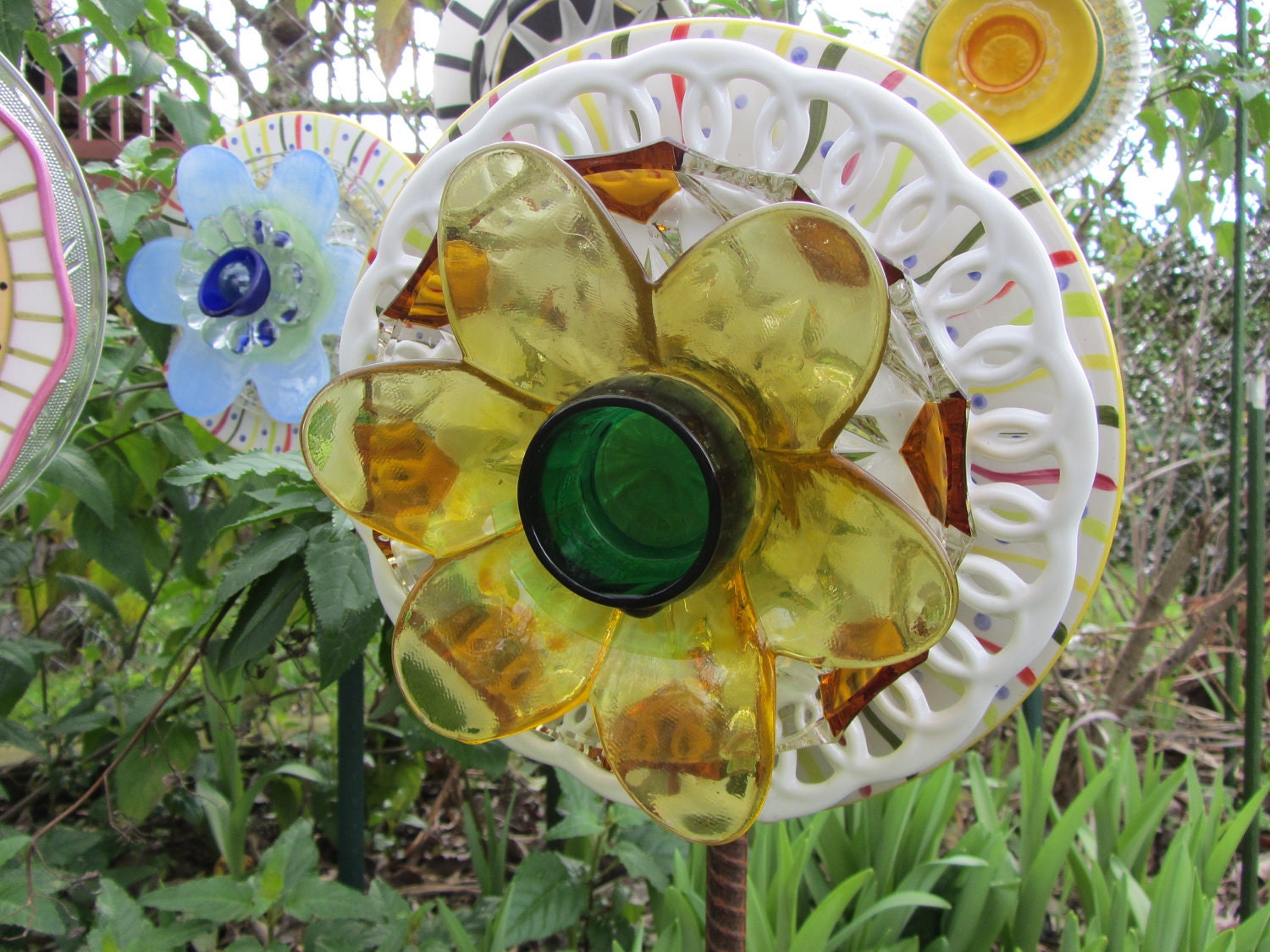 Dish Art Decor for the Garden