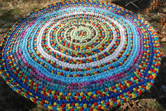 Handmade circle rug by irynabat25 on Etsy