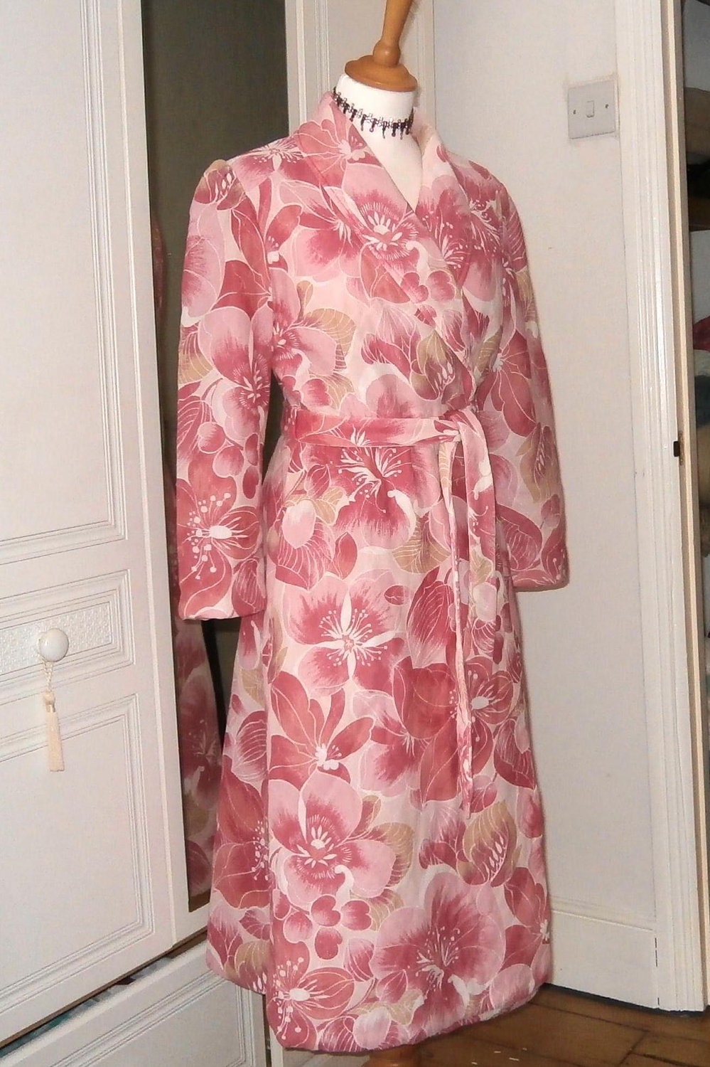 1950s quilted robe housecoat fitted shape floral pattern