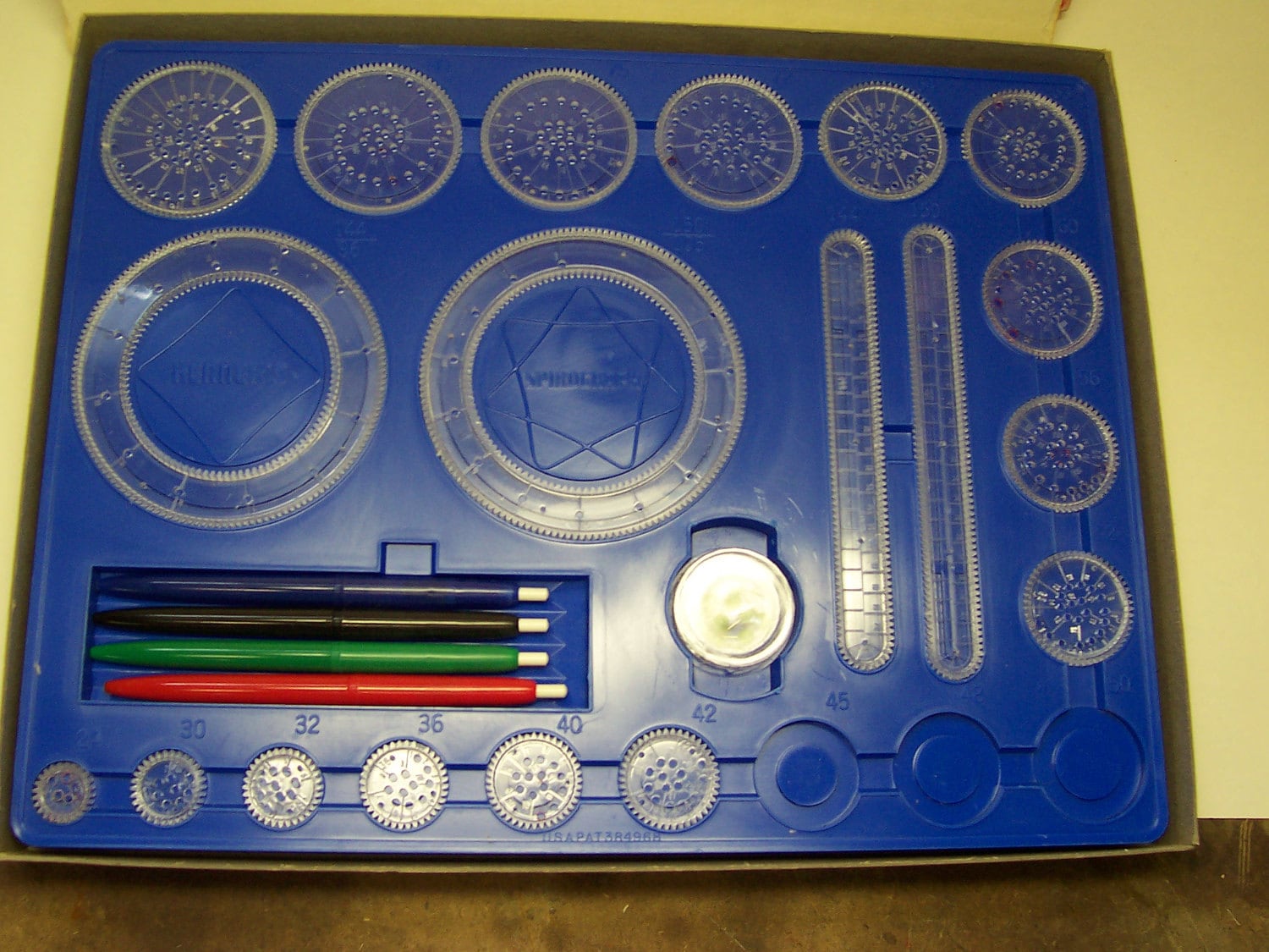 Vintage 1960s SPIROGRAPH by Kenner draw amazing patterns
