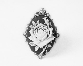 Ice Queen's Rose: Elegant Gothic Lolita Ring