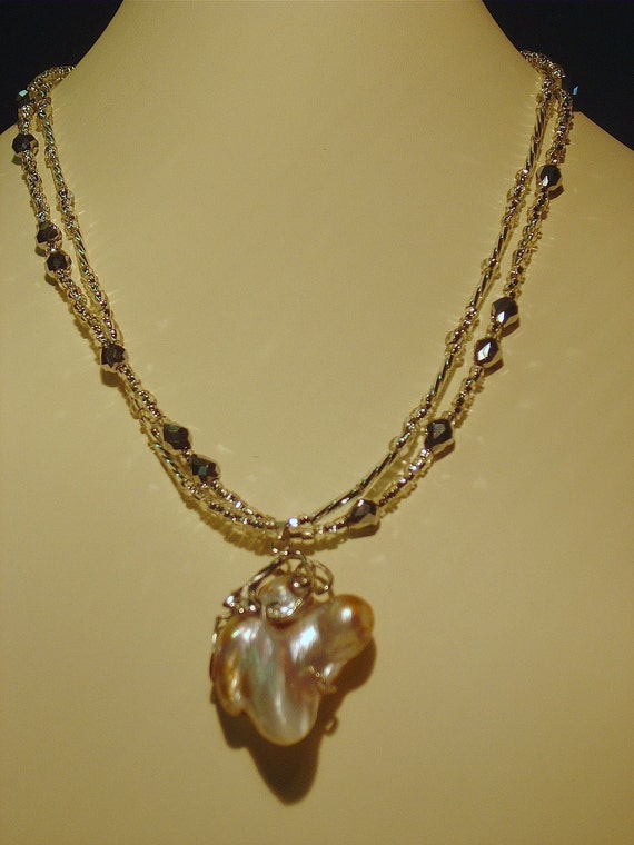Mabe Pearl and Glass Necklace gift for her girlfriend gift