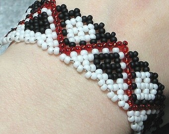 Instant Download Beading Pattern Seed Beaded Bracelet Step by Step Tutorial Photos Harlequin Hearts Netting Netted Toho Instructions PDF