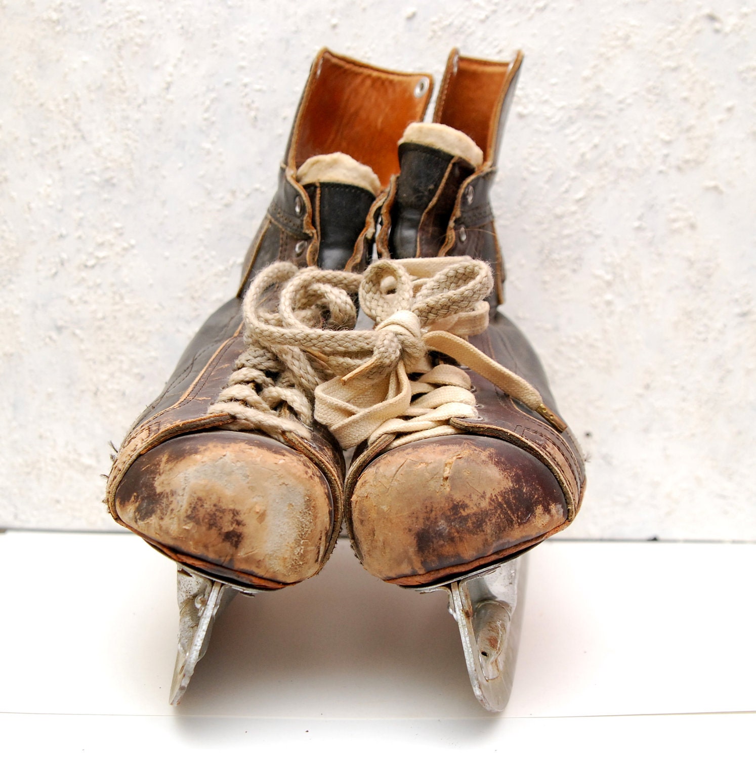 BLACK FRIDAY Old Pair Leather CCM Ice Hockey Skates Size 9