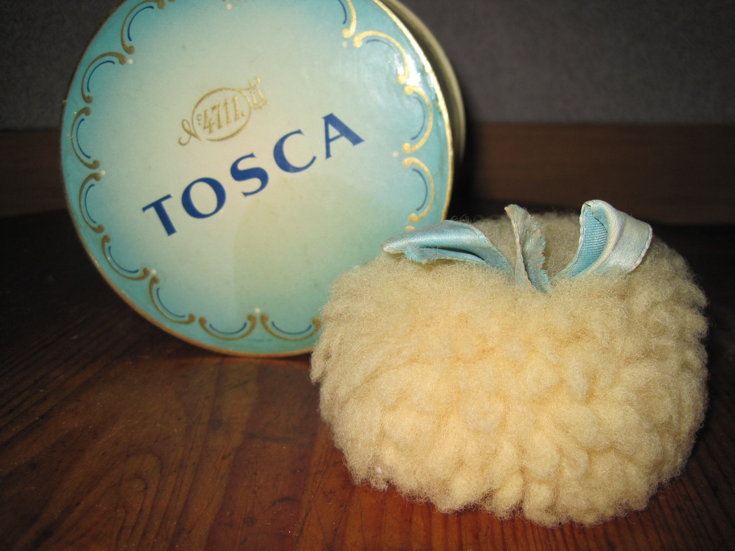 Vintage 4711 Tosca Dusting Powder Box with Puff