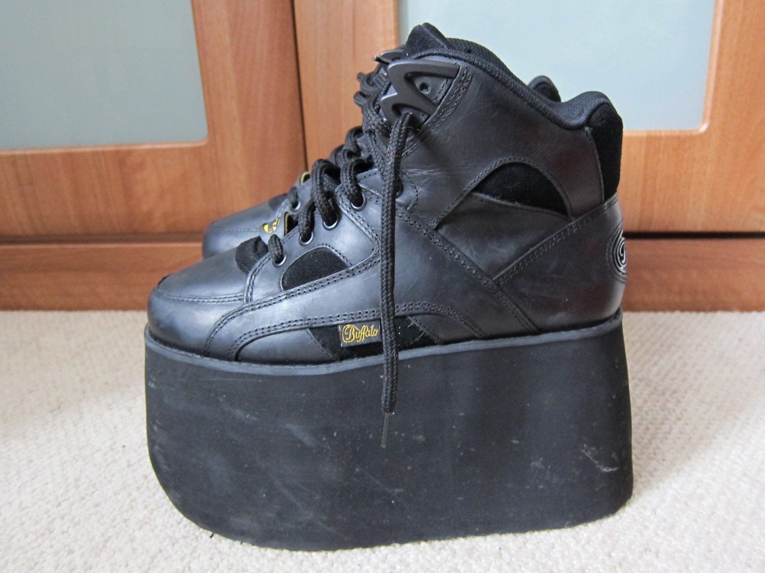 Buffalo Boots Club Kids 90�s Revival in Black with GIANT Buffalo Boots Club Kids 90�s Revival in Black with GIANT