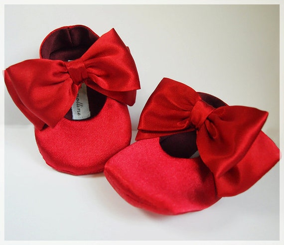 Ready to ship: Glamour red booties for Baby by MissCrinolline