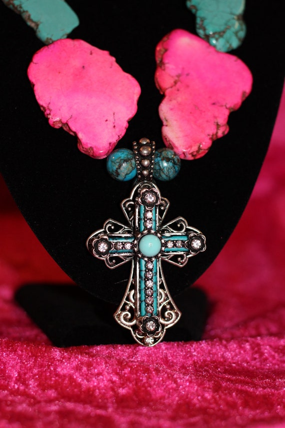 Western Chunky Cowgirl Bling Necklace with Cross Pendant