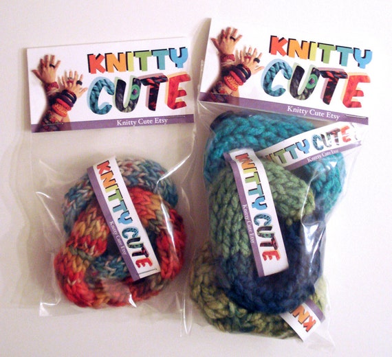 Cute Knit Green and Blue Bracelet with buttons by CreativeOrDeath