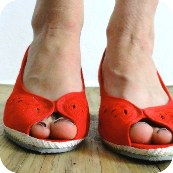 Red Cut Out // Wedge Espadrilles // Peep Toe // Size 8