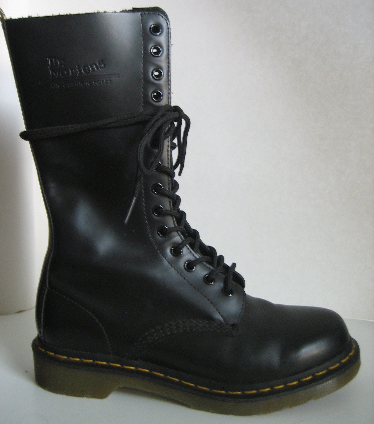 New DOC MARTENS black 14 hole lace up boots size 8 / 8.5