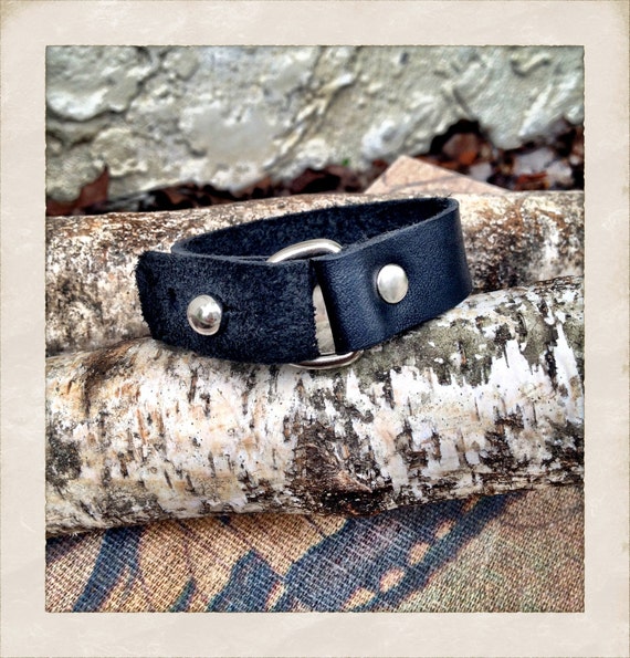 Simple Black leather strap cuff bracelet with silver U ring
