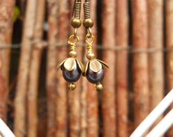 Dark blue pearl earrings