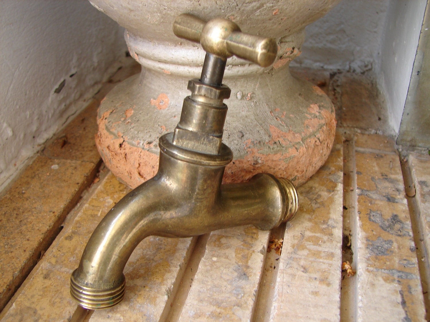 vintage brass garden tap        <h3 class=