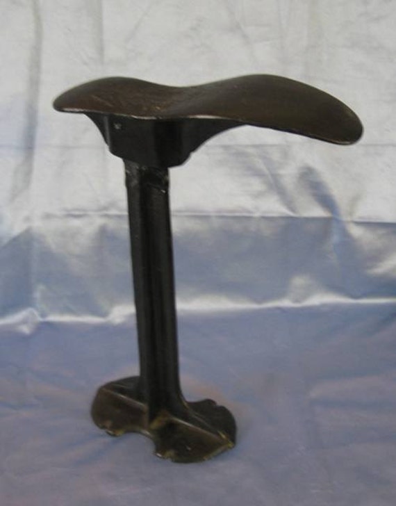 Items similar to Vintage Cobblers Shoe Repair Stand Anvil on Etsy