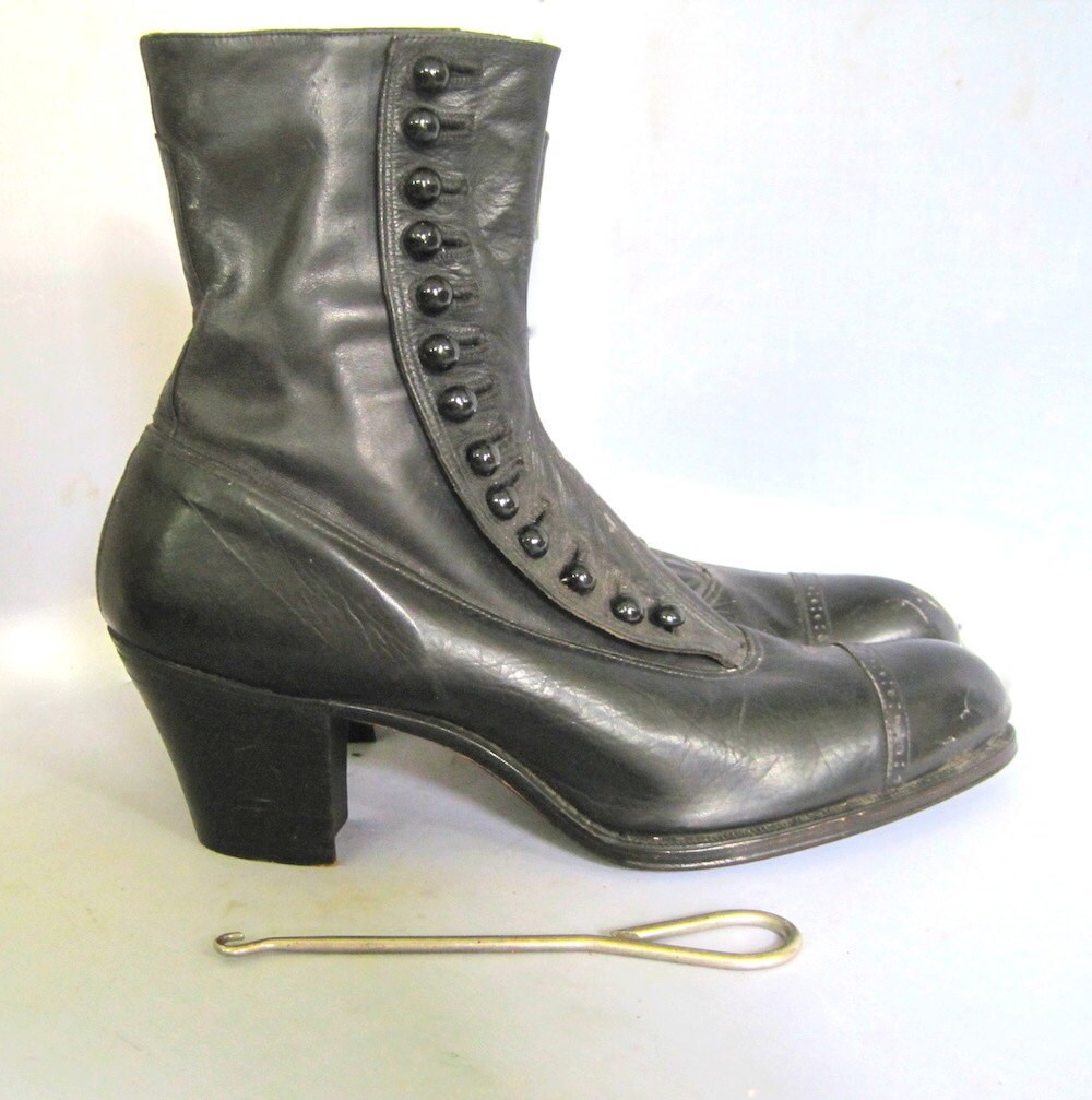 Fabulous Victorian button shoes/boots with button hook
