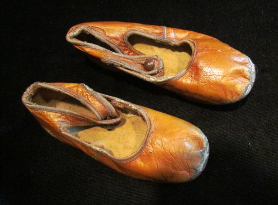Antique little girl's shoes 1860 1890 by mathildasattic on Etsy