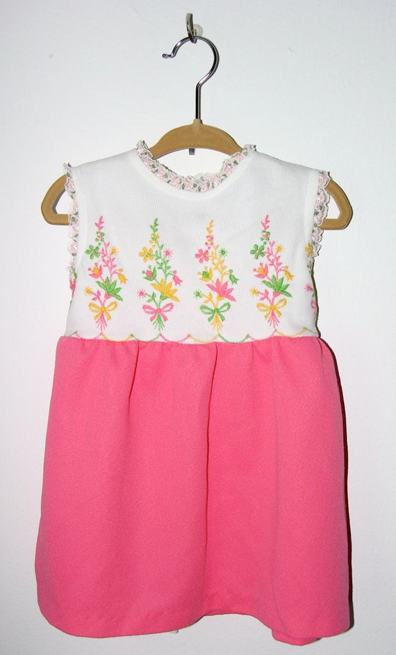 Vintage pink and floral dress for little girl by JCPenney