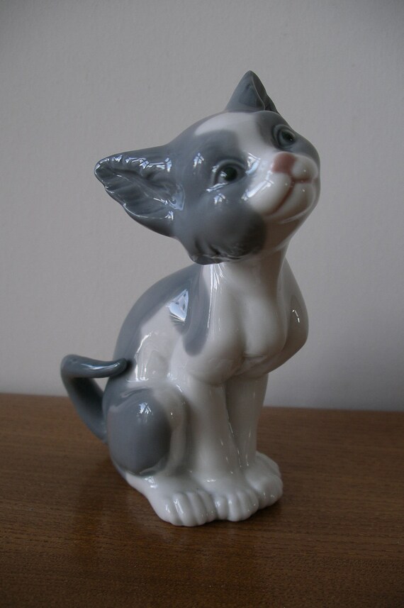 lladro cat with mouse on tail