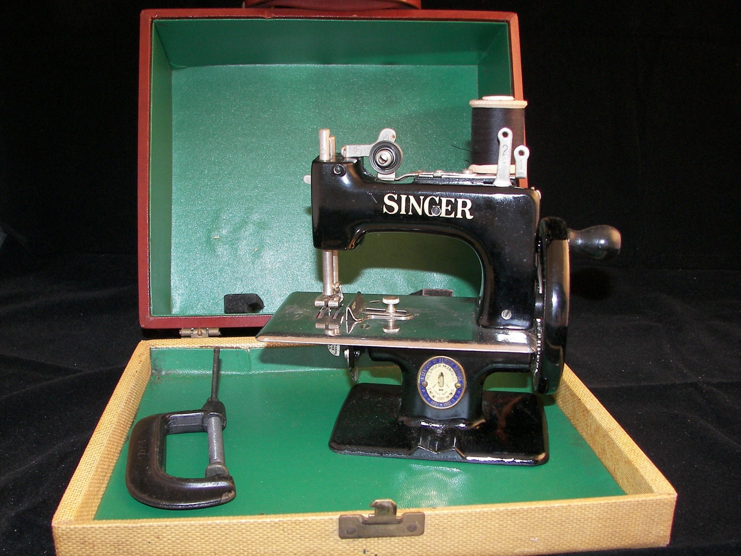 Vintage Antique SINGER 20 Toy Sewing Machine USA Mint