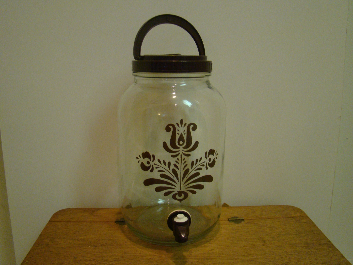 Brown Flower Glass Sun Tea Jar With Spout